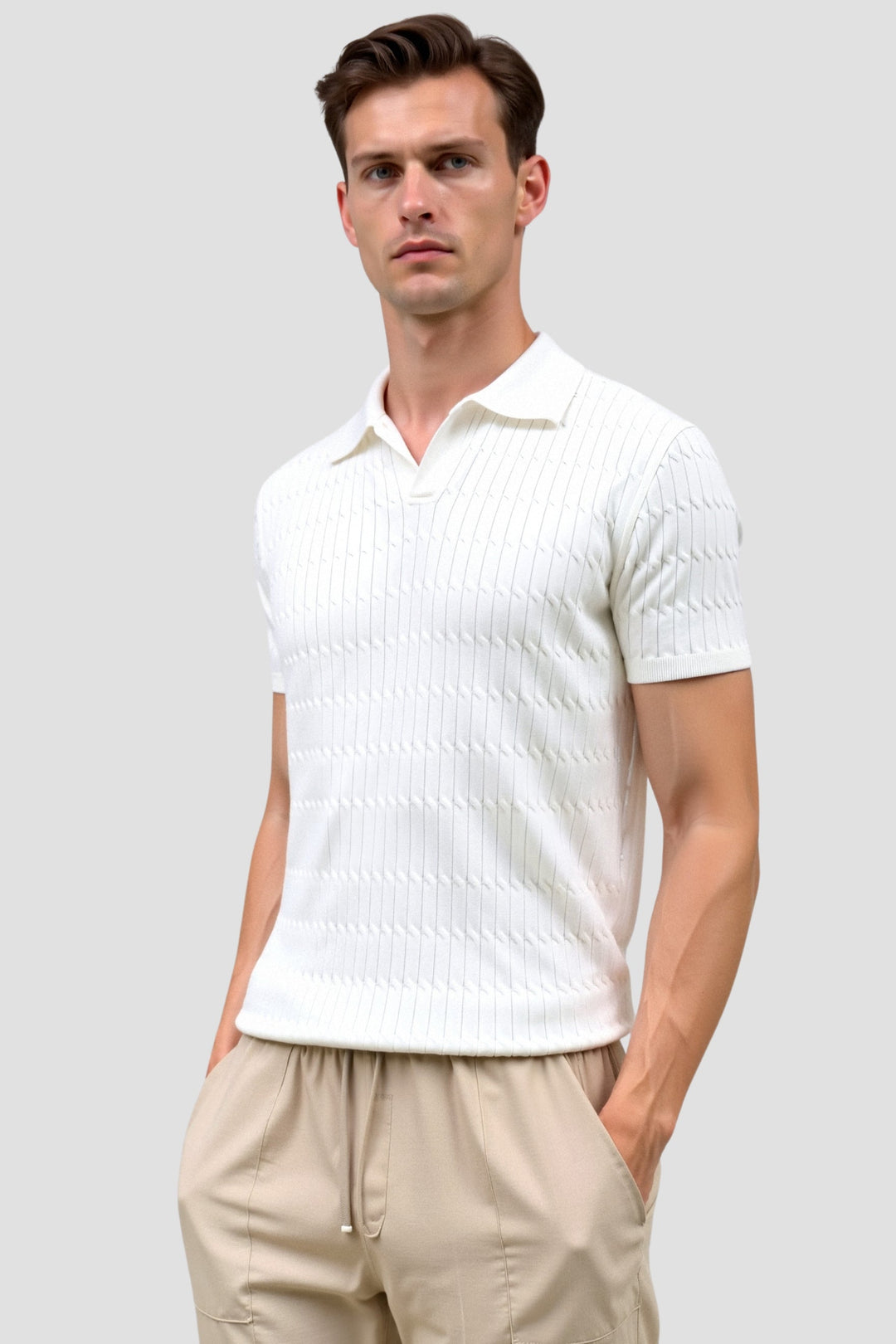Witte gebreide poloshirt met structuurpatroon