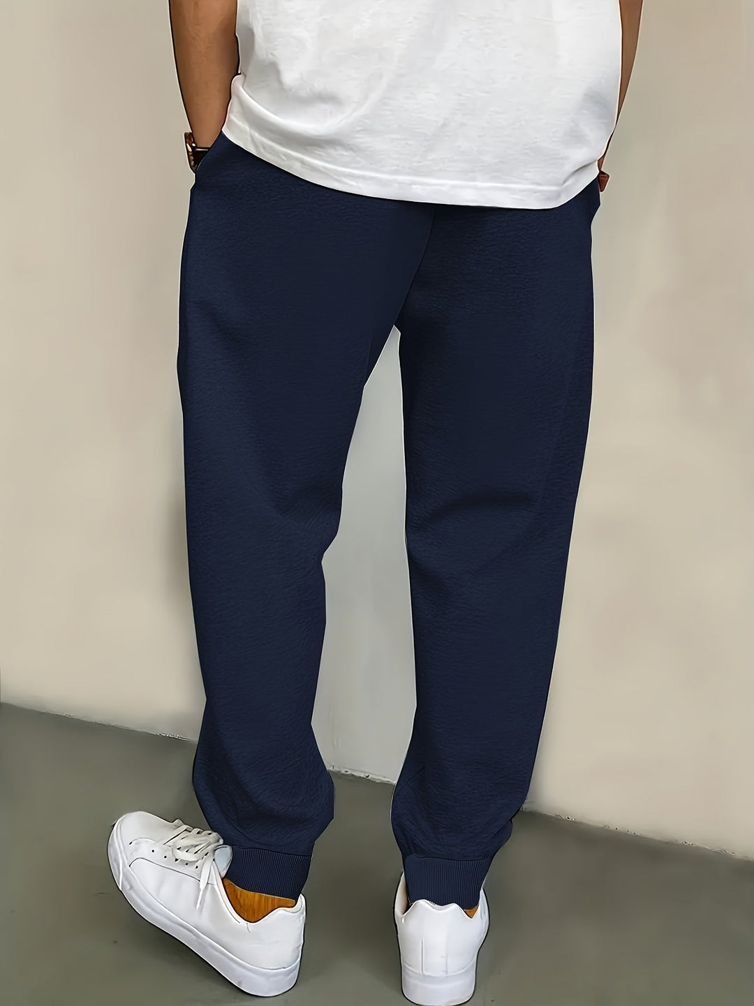 Levi | Essential Jogger - Minimalistisch, Comfortabel & Tijdloos