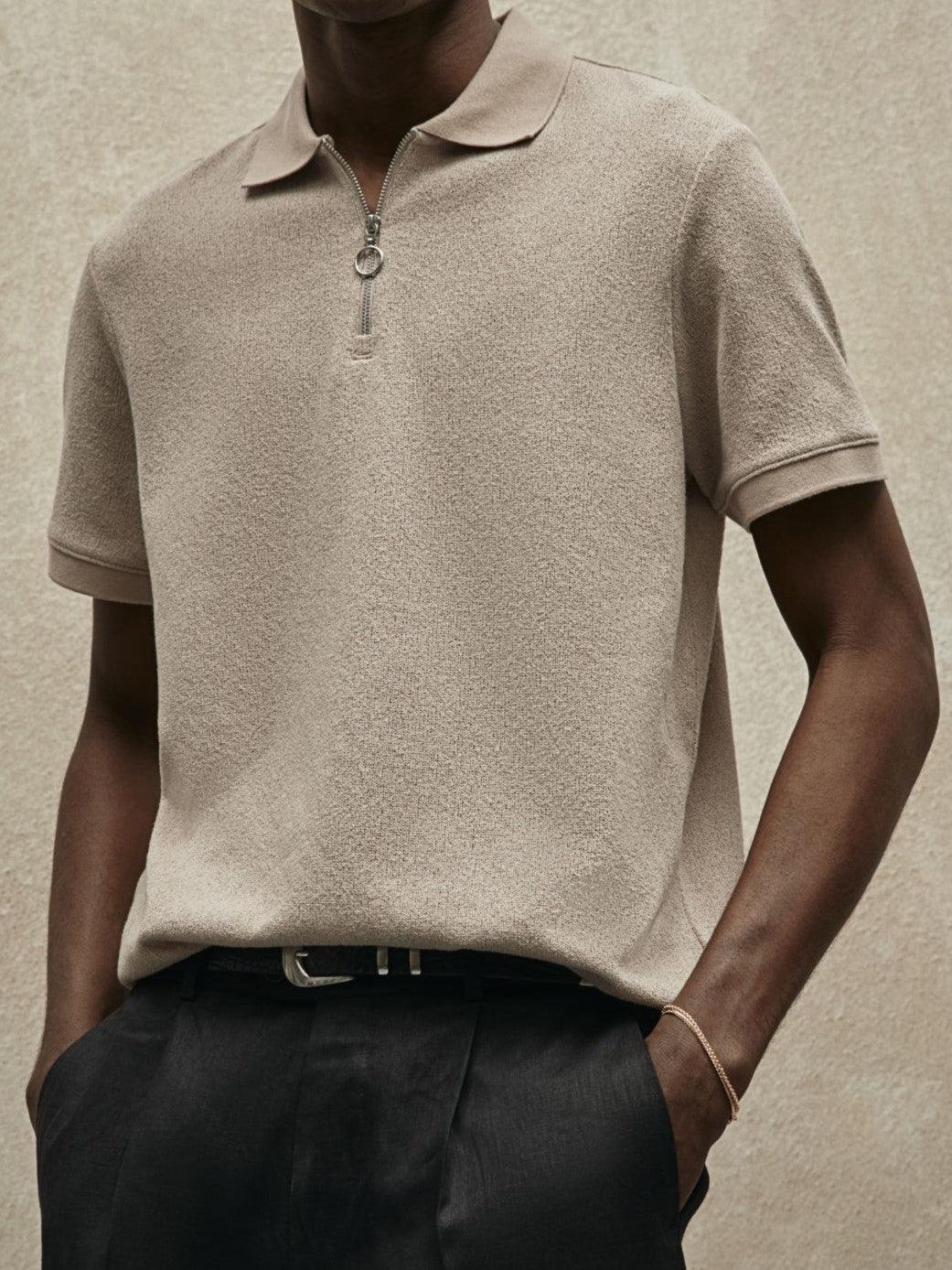 Moderne gebreide polo met rits