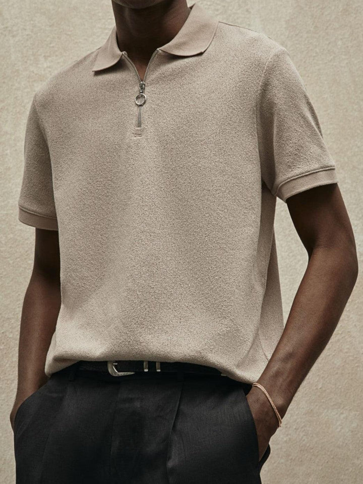 Moderne gebreide polo met rits