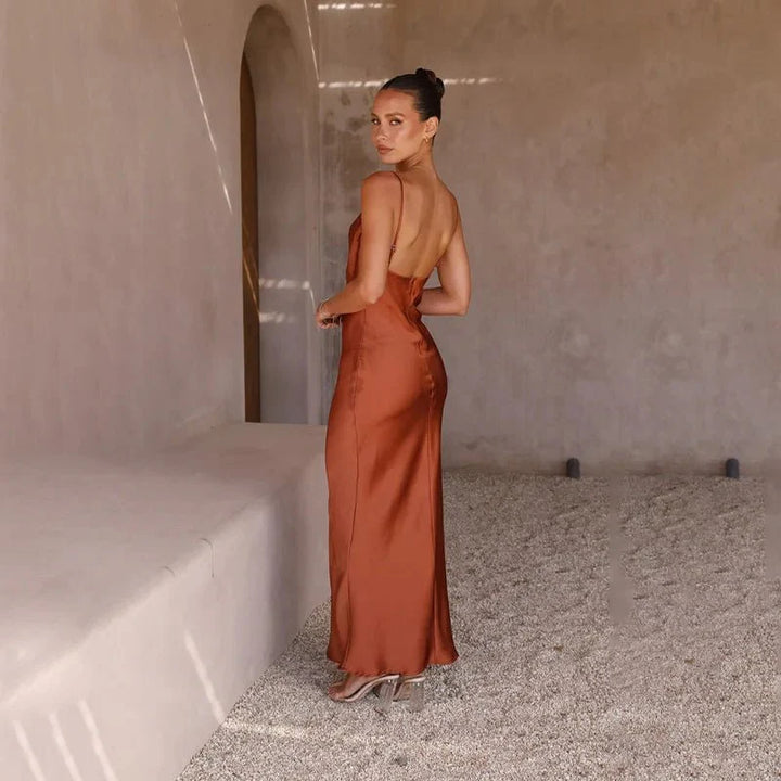 Tanja™ | Tijdloze Satijnen Jurk met Open Rug en Elegant Ontwerp